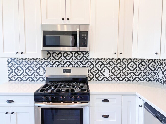 Building Photo - 1301 W 22nd St