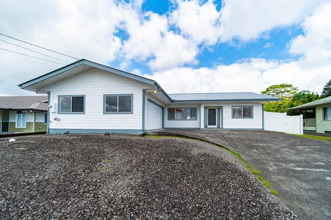 Building Photo - Available in Hilo - 3bd/2ba Home