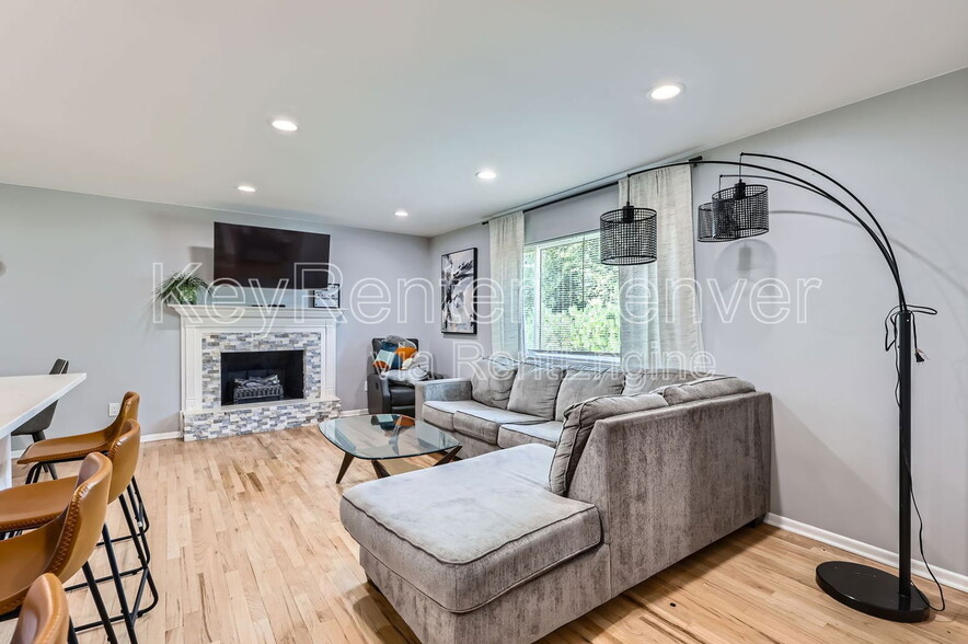 Building Photo - 683 Dawson St