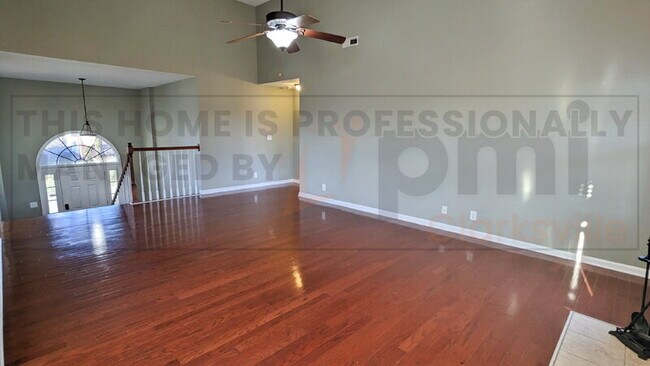 Building Photo - 2780 Cascade Dr