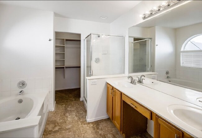Building Photo - AVAILABLE NOW IN MESA RED MOUNTAIN AREA
