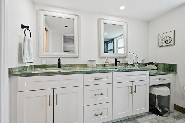 Building Photo - 4015 W Palm Aire Dr