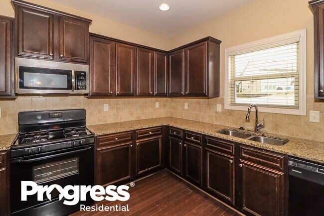 Building Photo - 831 Collingsworth Ln NE