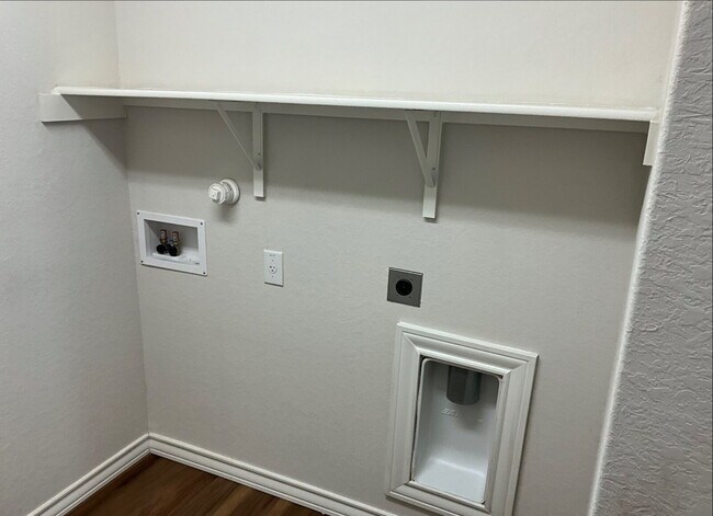 Building Photo - "Charming 4-Bedroom Home with Granite Elegance in San Antonio!"