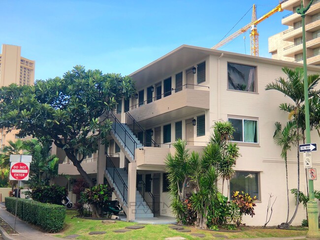 Building Photo - 264 Ka?iulani Ave