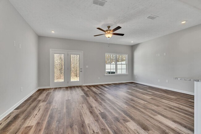 Building Photo - Beautiful NEW 3 Bed 2.5 Bath Townhome in M...