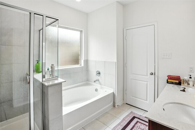 Building Photo - 604 Bronze Forest Dr