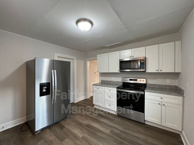 Building Photo - 215 Temple Ave