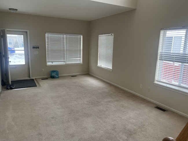 Building Photo - 690 Zachary Dr