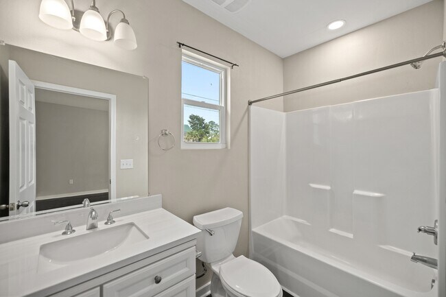 Building Photo - 200 Spencer Dr