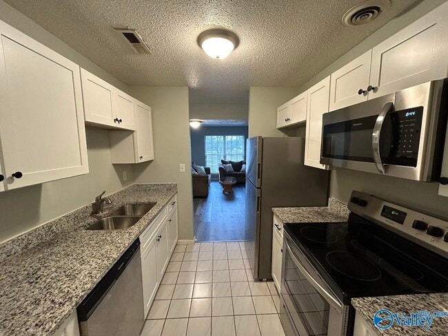 Building Photo - 2014 Hobbs Rd SE