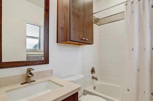 Building Photo - 1706 Southmore Blvd