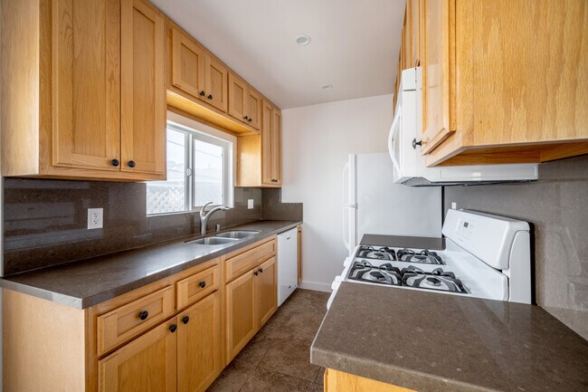 Kitchen - 12726 Caswell Ave