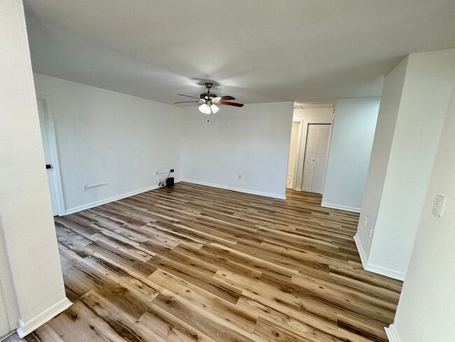 Building Photo - Cozy 2 Bedroom and 2 Bath Townhome in Kiss...