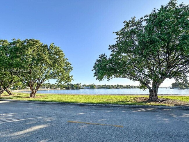 Building Photo - 1255 Jackson St