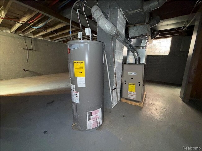 Building Photo - 16206 Snowden St