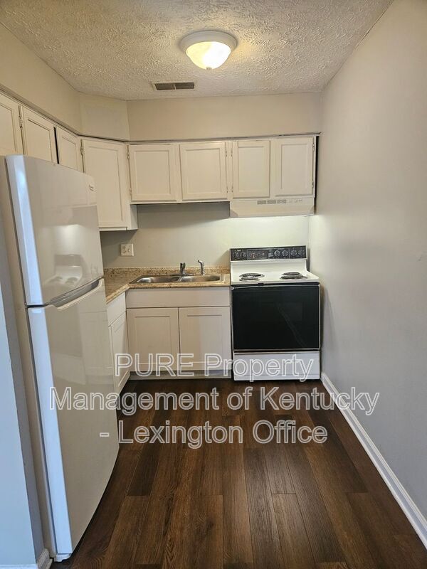 Building Photo - 301 Christy Allyn Ct