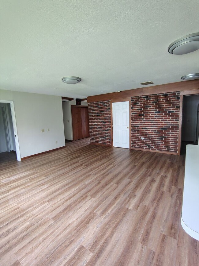 Building Photo - 1175 Mt Vernon Rd