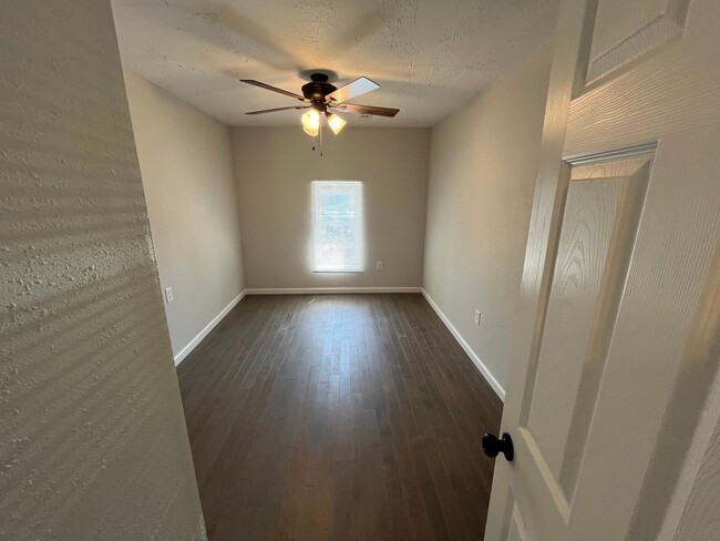 Building Photo - Remodeled 3 bedroom! MOVE IN SPECIAL! $200...