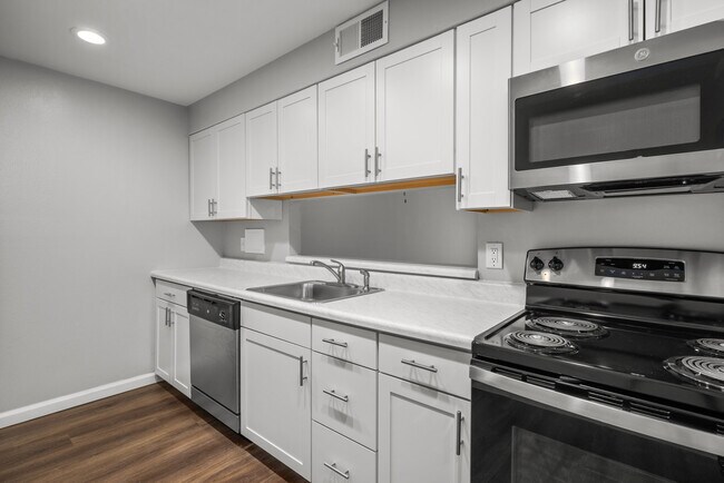 Chesterfield Place Apartments | One Bedroom Remodel | Kitchen Interior - Chesterfield Place Apartments