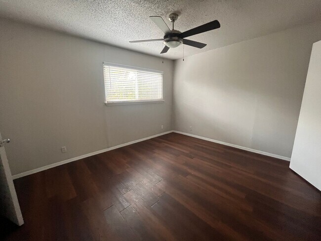 Building Photo - 1bed/1bath Condo in Travis Heights