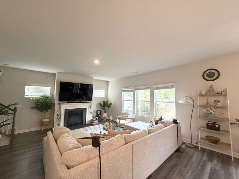 Building Photo - 4112 Armstrong Farm Dr