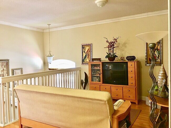 Building Photo - "Spacious 4-Bed Oasis with Granite Elegance & Pool in Miami Lakes"