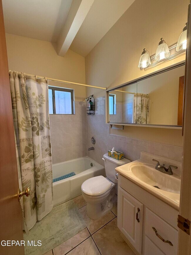 Building Photo - 10449 Chinaberry Dr