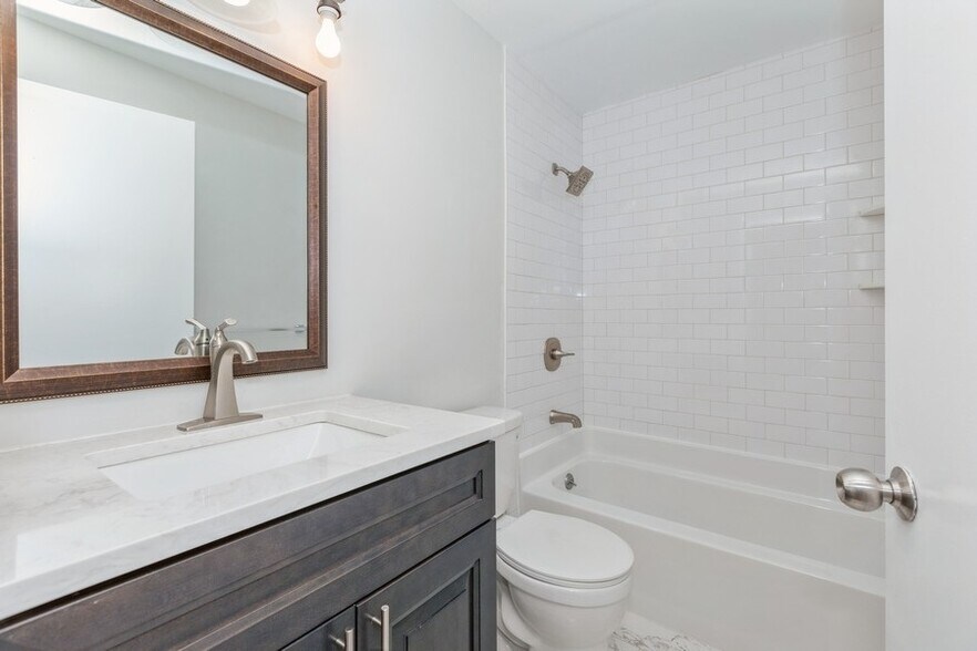 Building Photo - 1017 Jefferson St