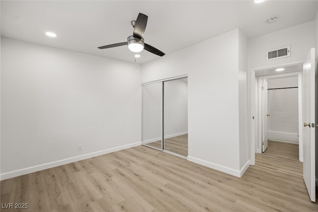 Building Photo - 4315 Ridgedale Ave
