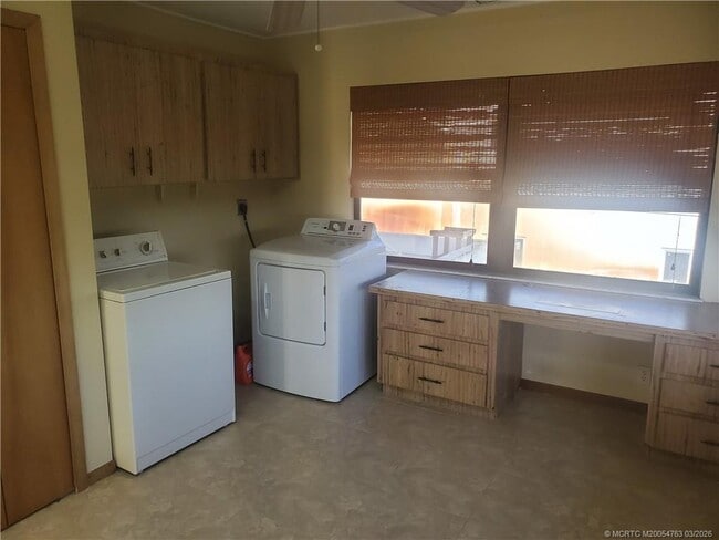 Building Photo - 4203 NE Skyline Dr