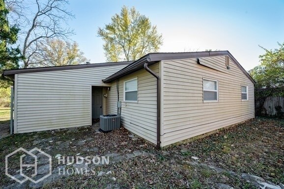 Building Photo - AVAILABLE NOW! - 2262 ROXANNA DR, CINCINNA...
