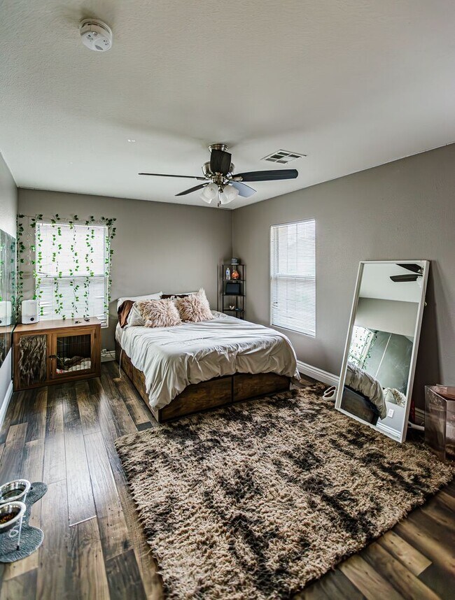 Building Photo - 2 Master Bedrooms
