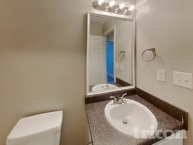 Building Photo - 287 Huntington Dr