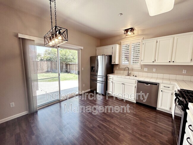 Building Photo - 253 Creektrail Ct