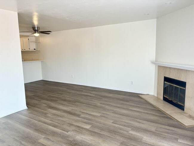 Building Photo - 9885 Caspi Gardens Dr