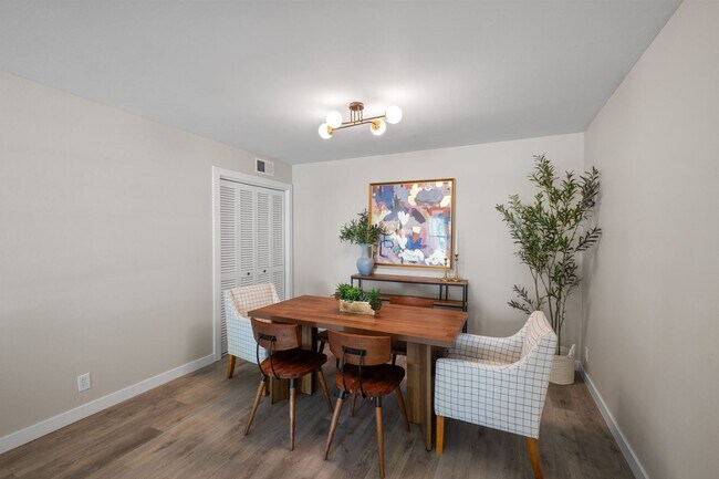 Building Photo - 621 Highland Park Dr