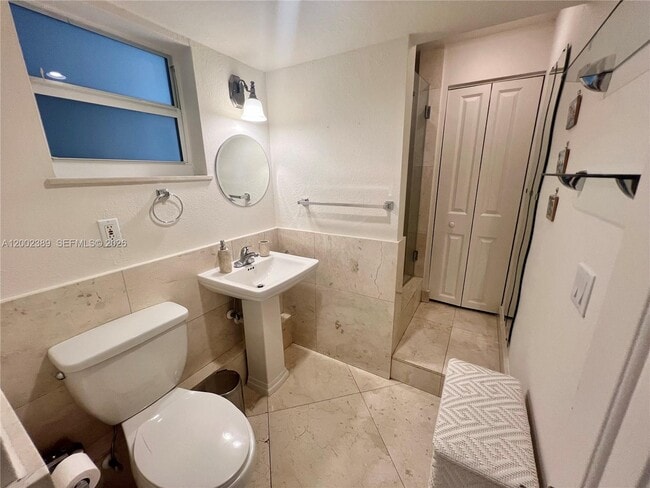 Building Photo - 1750 James Ave