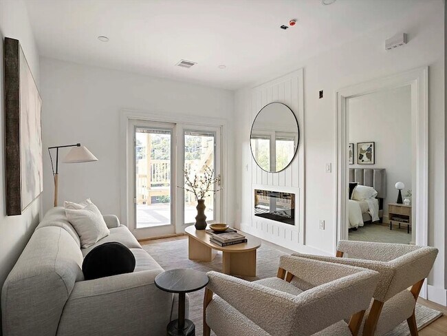 Building Photo - 98 Bennington St