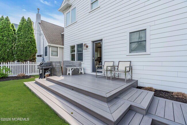 Building Photo - 112 Sylvania Ave