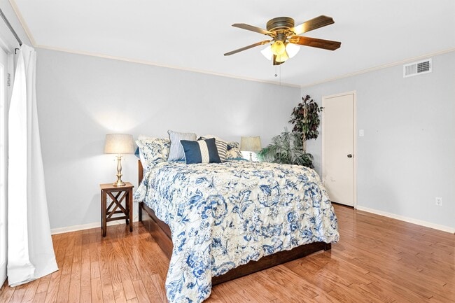 Building Photo - 36 April Point Dr N