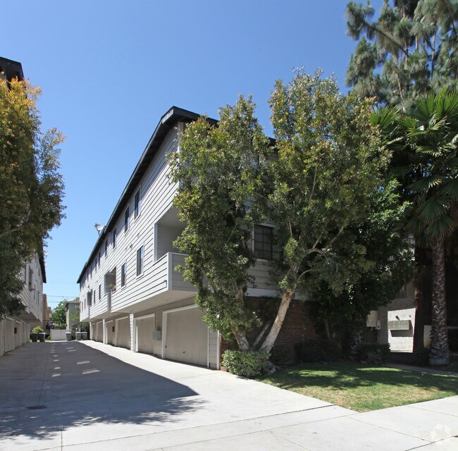 Primary Photo - 1151 Linden Ave