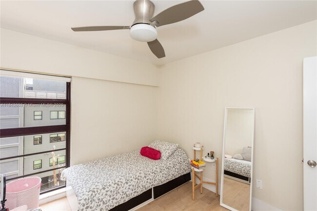 Building Photo - 575 Crandon Blvd