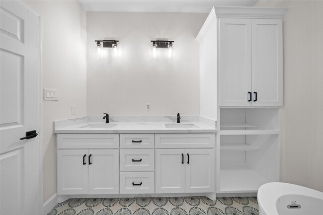 Building Photo - 1411 Bayou St
