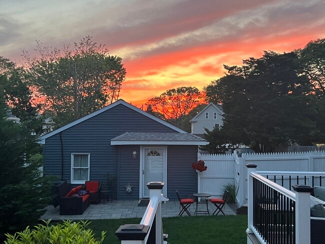 Building Photo - 749 1st St