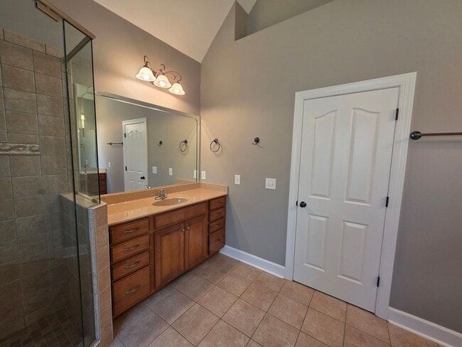 Building Photo - Holiday SPECIAL!! $500 OFF Your Move-In Co...