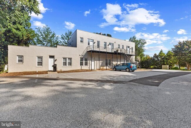 Building Photo - 321 Magothy Rd