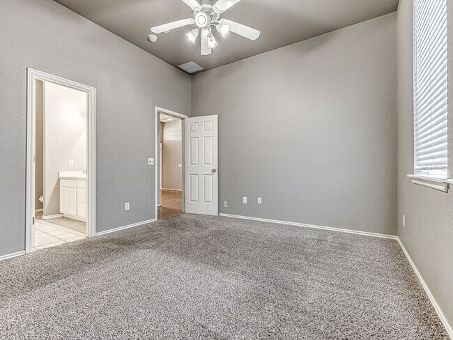 Building Photo - Updated home in Edmond + 3 bed + 2 bath + Edmond Schools