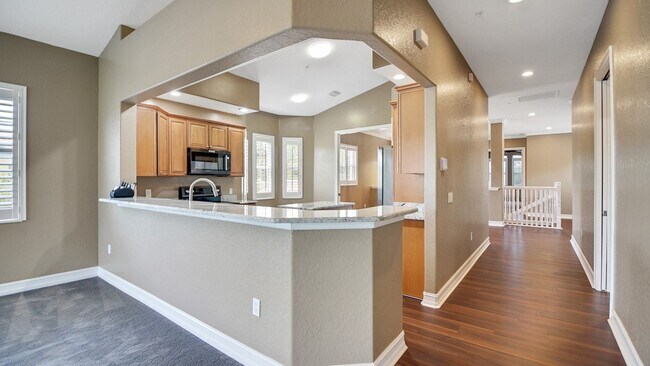 Building Photo - Southern Living At It's Best!!