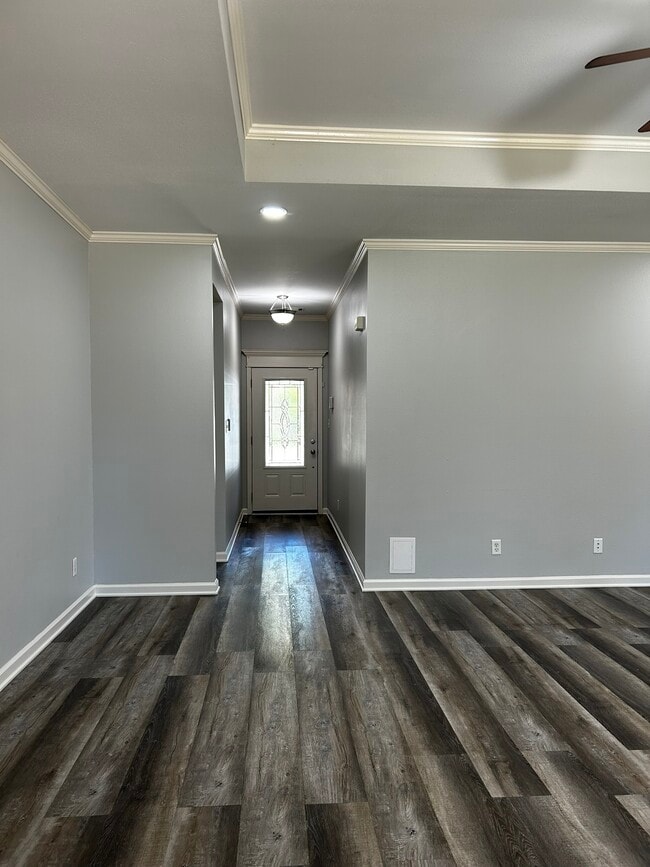 Building Photo - 210-210 Hidden Meadows Dr